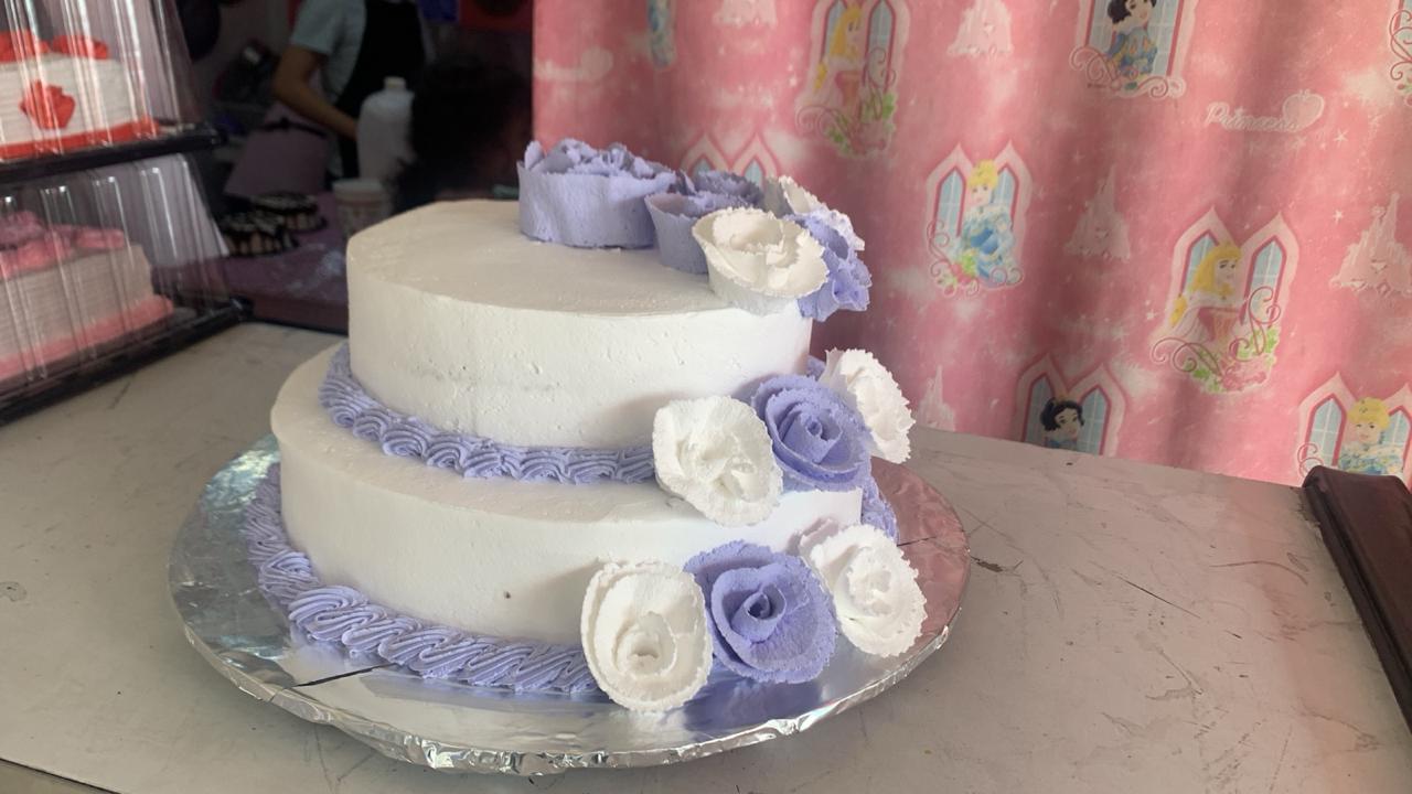 Pastel boda 3 pisos rosas lavanda