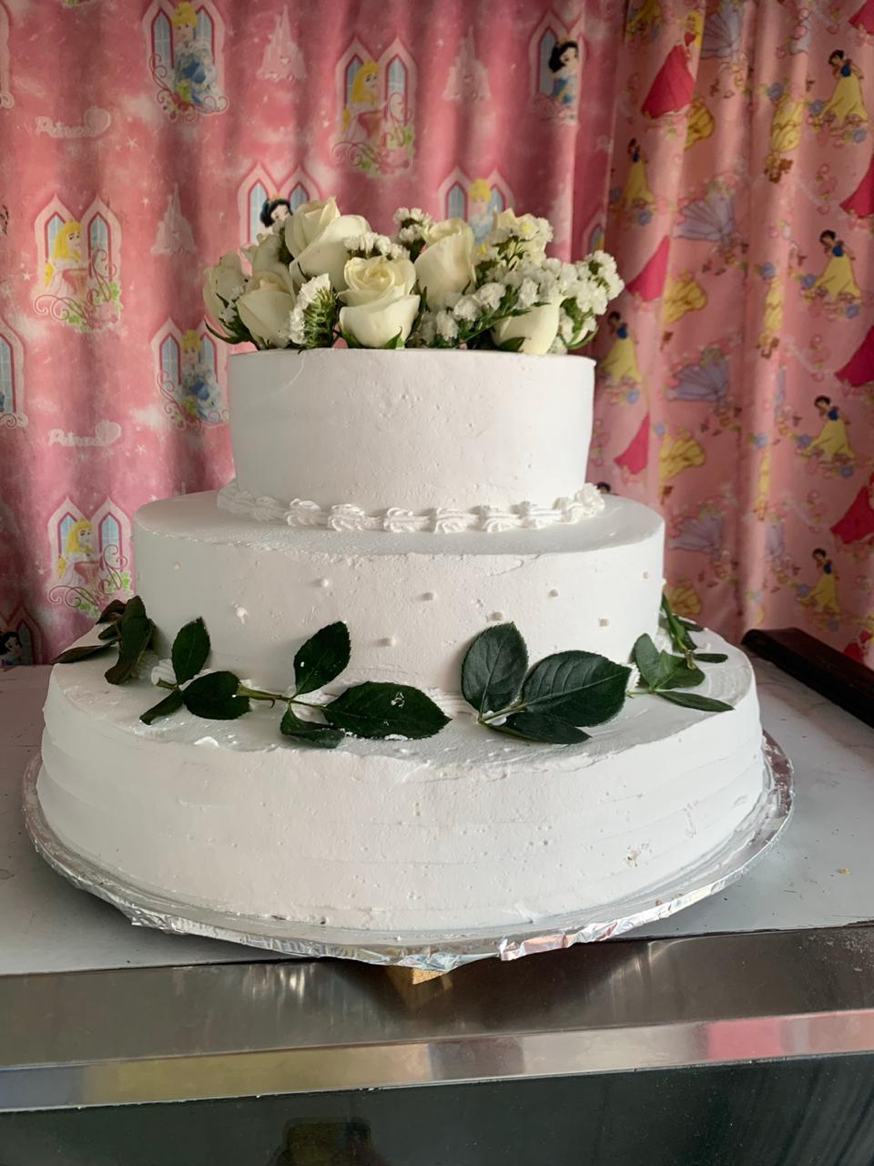 Pastel boda blanco flores naturales
