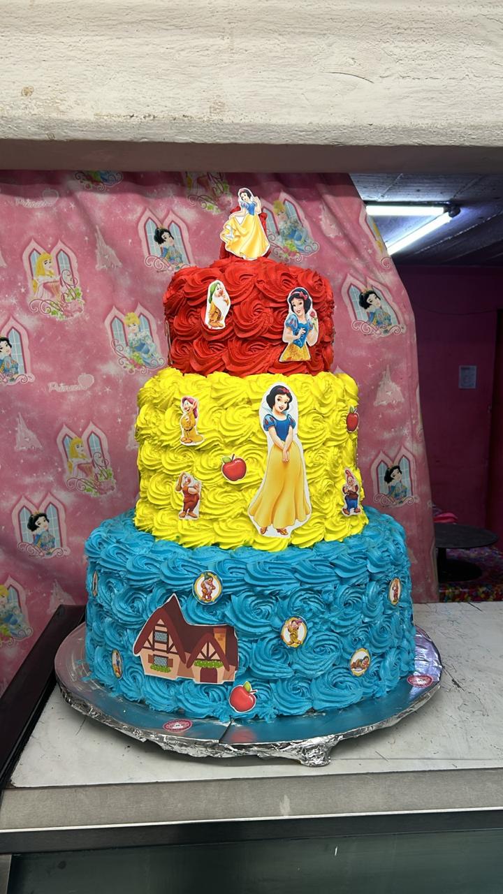 Pastel Blancanieves 3 pisos