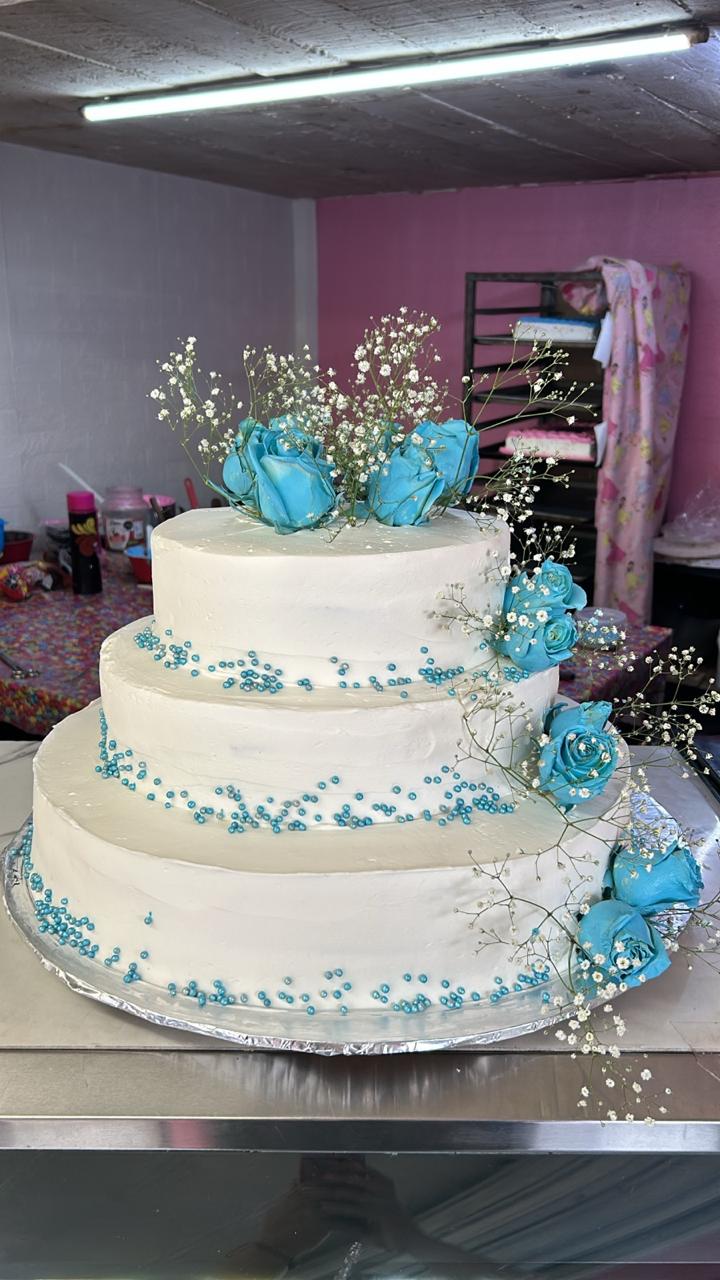 Pastel boda rosas azules